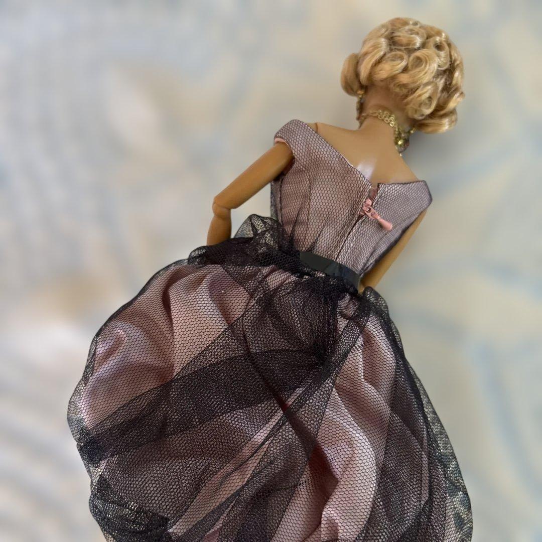 ファッション ロイヤリティ アディールさん モンロー風 ファッション ロイヤリティ アディールさん モンロー風