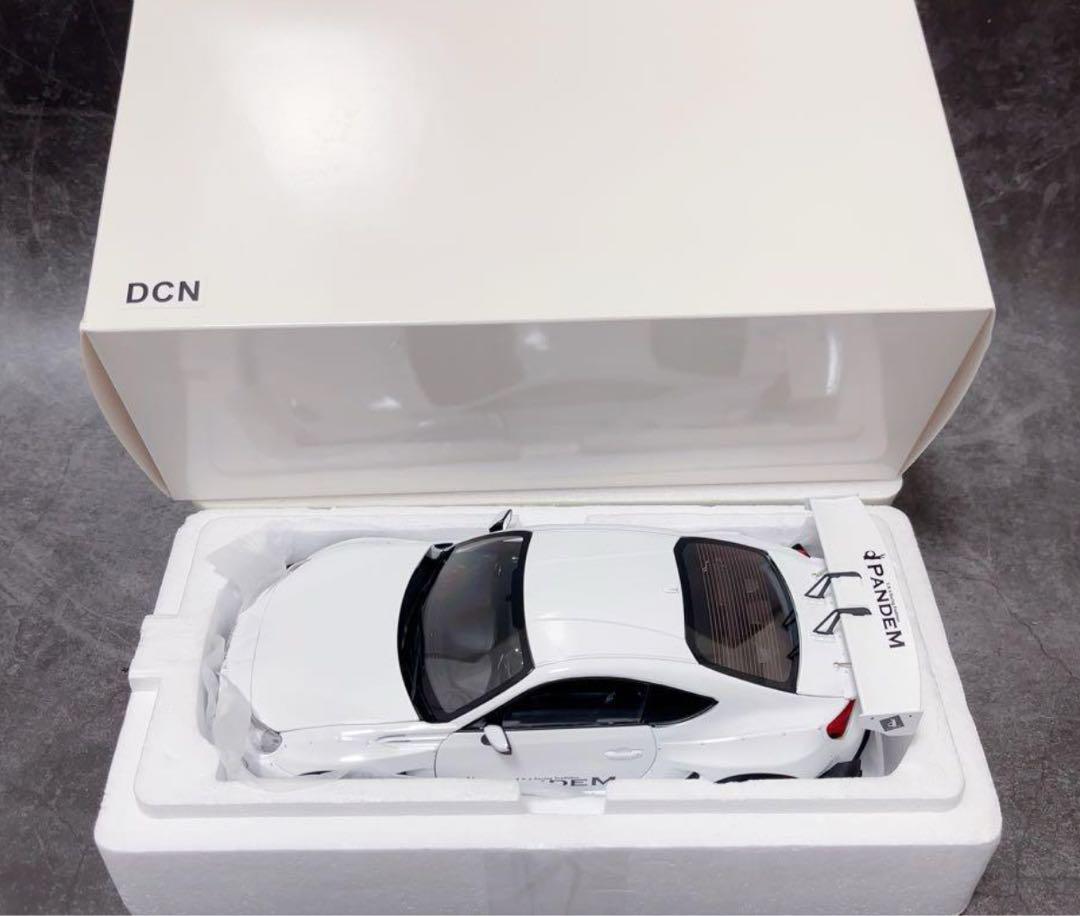 1/18 DCN トヨタ GT 86 PANDEM V3 ハチロク　ホワイト