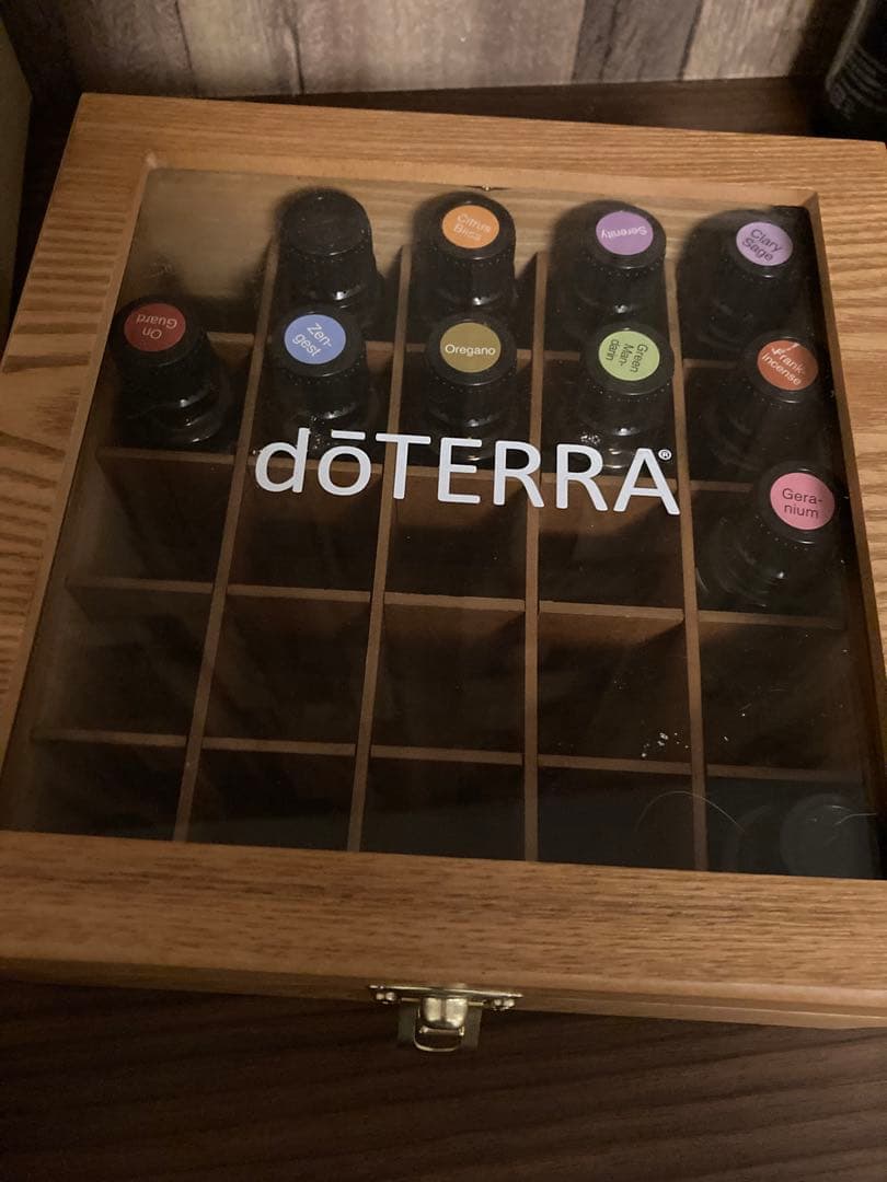 割引購入 ドテラdoTERRA 木製ボックス付きエッセンシャルオイル8本