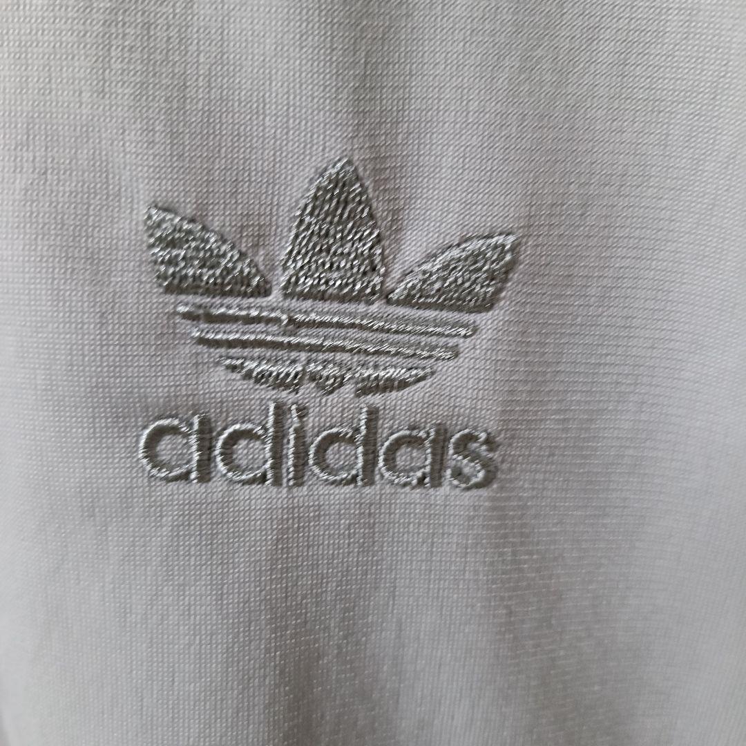アディダス 灰