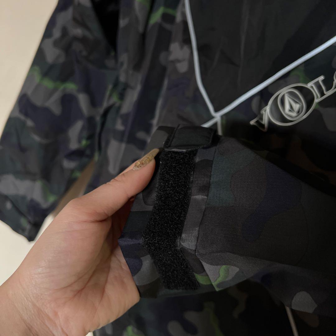 今週の新着アイテム 新品タグ付き 防水ジャケットVOLCOM X VPR JACKET M 迷彩 メンズウェア