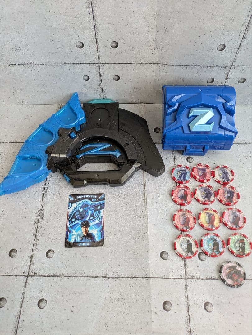 ウルトラマンZ ゼットライザー ウルトラメダル 13枚 Zホルダー