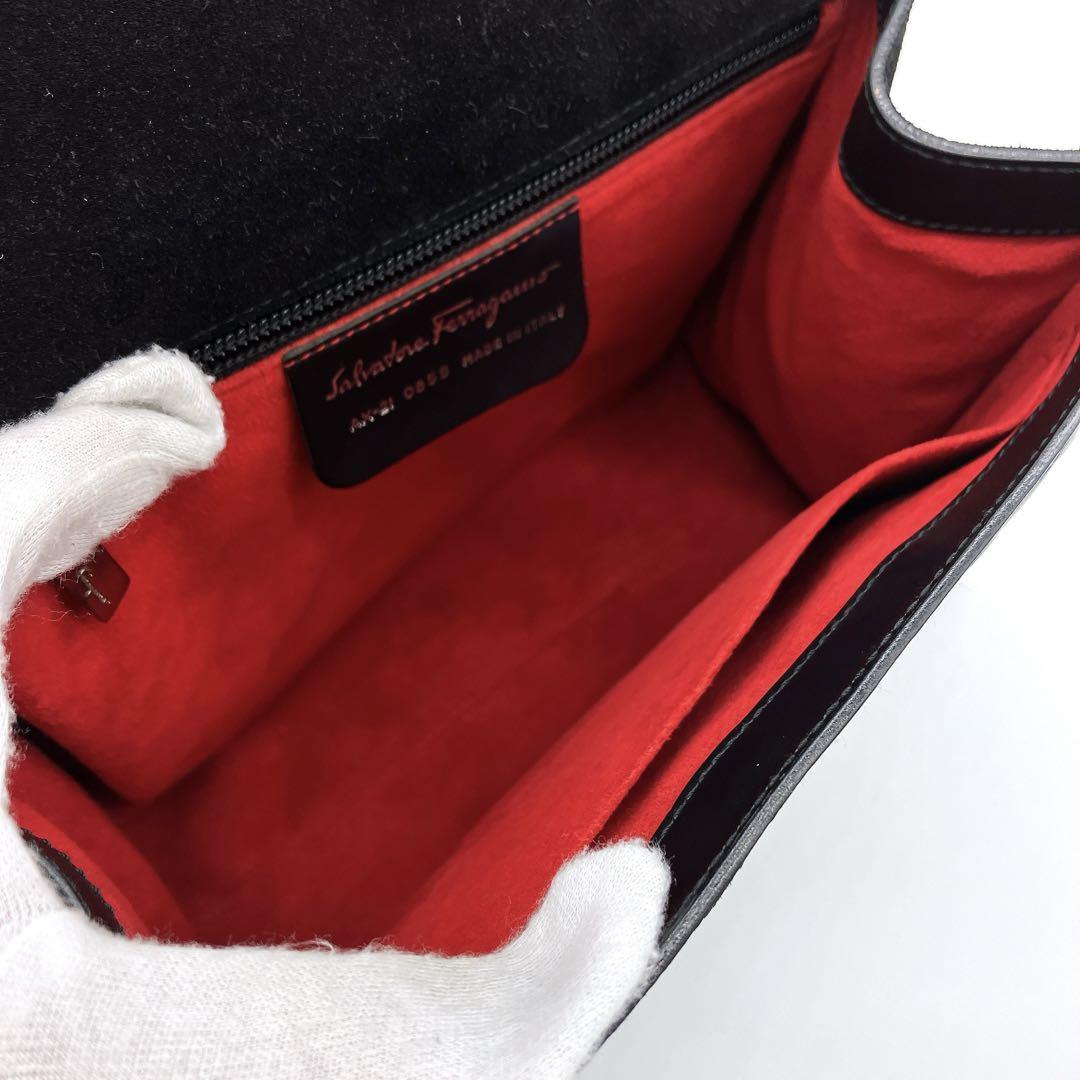 【Salvatore Ferragamo】ハンドバッグ　ガンチーニ型押し　黒色