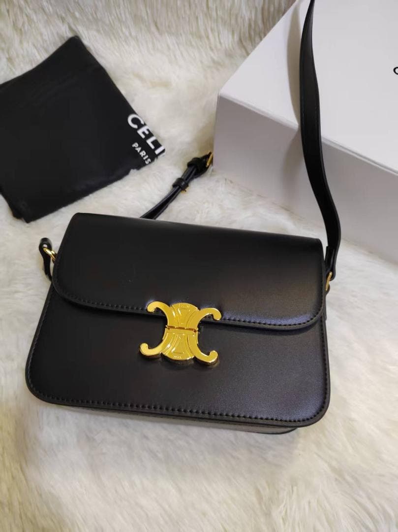 CELINE クラシック ミディアムトリオンフバッグ