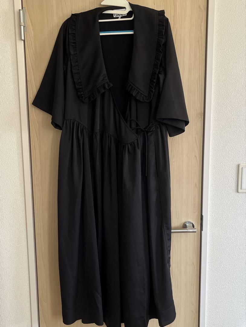 年末のプロモーション特価！ GANNI スモックワンピース メルカリ - Satin Smocked ワンピース