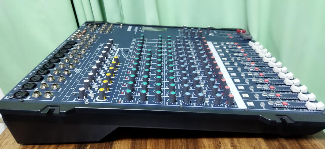 Yamaha MG166c アナログミキサー