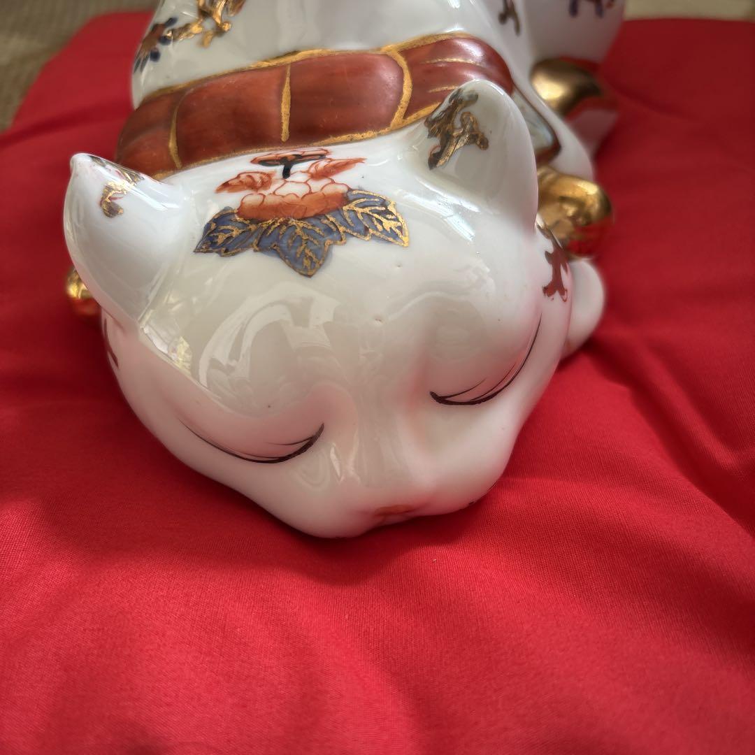 伊万里焼　眠り猫　金彩　アンティーク　置物　陶器