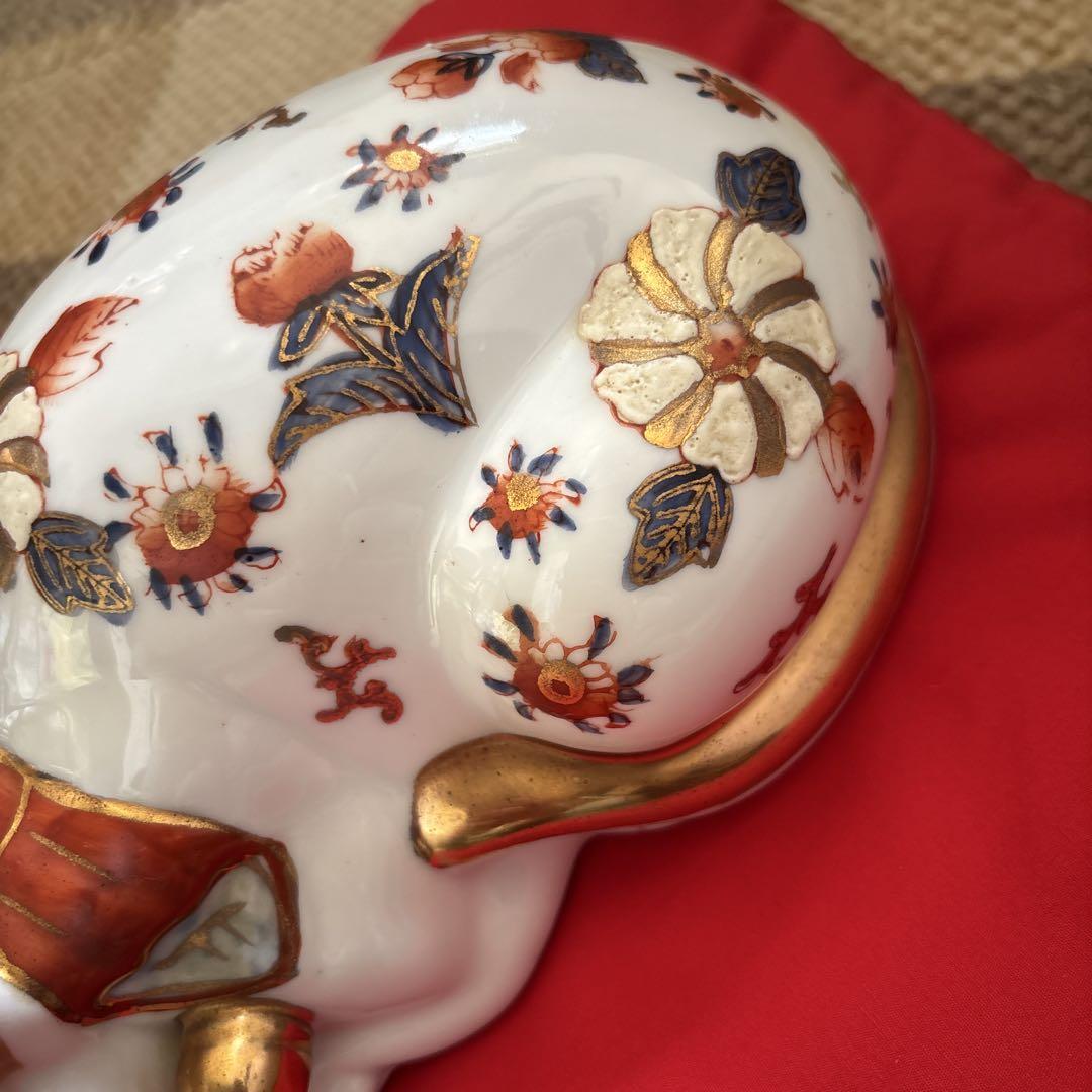 伊万里焼　眠り猫　金彩　アンティーク　置物　陶器