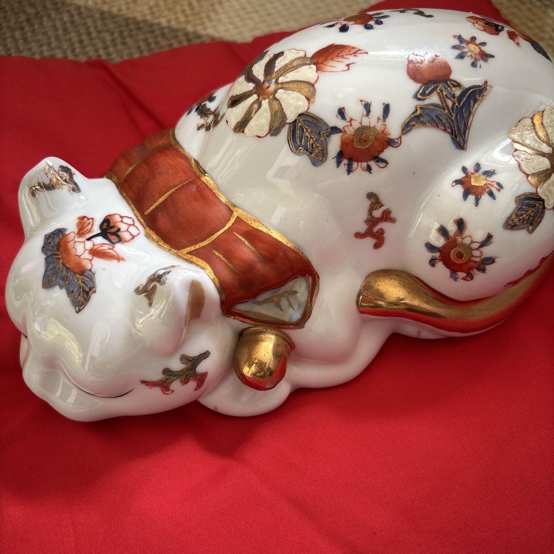 伊万里焼　眠り猫　金彩　アンティーク　置物　陶器