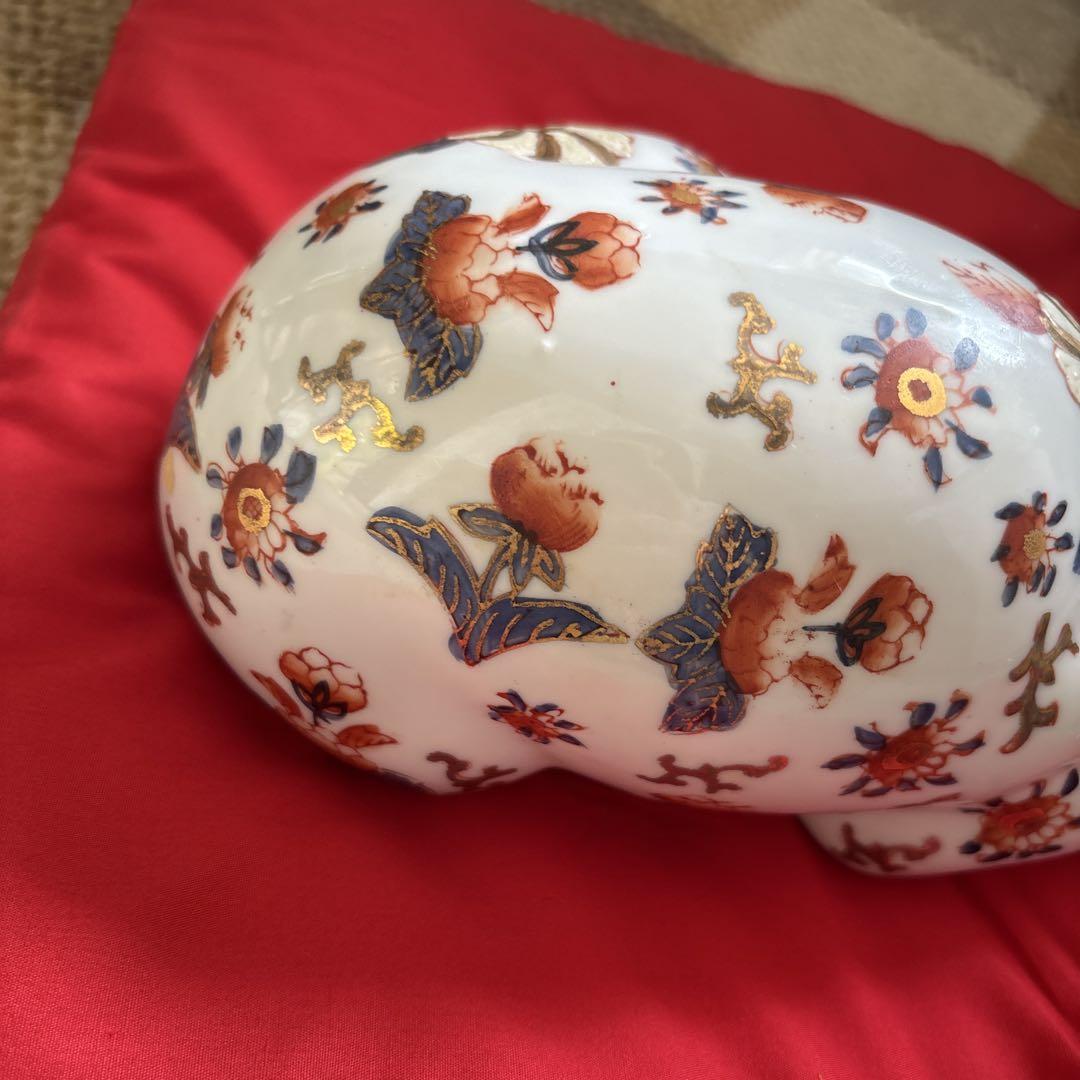 伊万里焼　眠り猫　金彩　アンティーク　置物　陶器