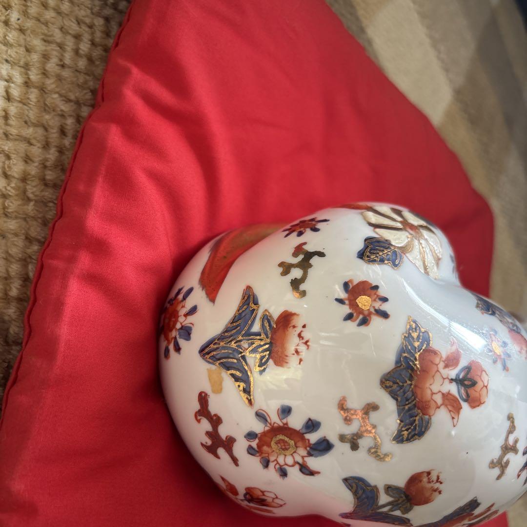 伊万里焼　眠り猫　金彩　アンティーク　置物　陶器