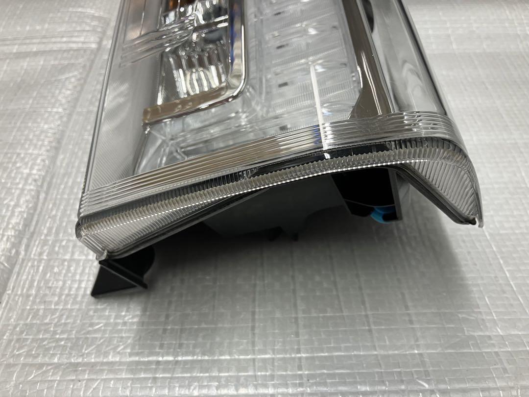 タントカスタムLA600S右純正テール