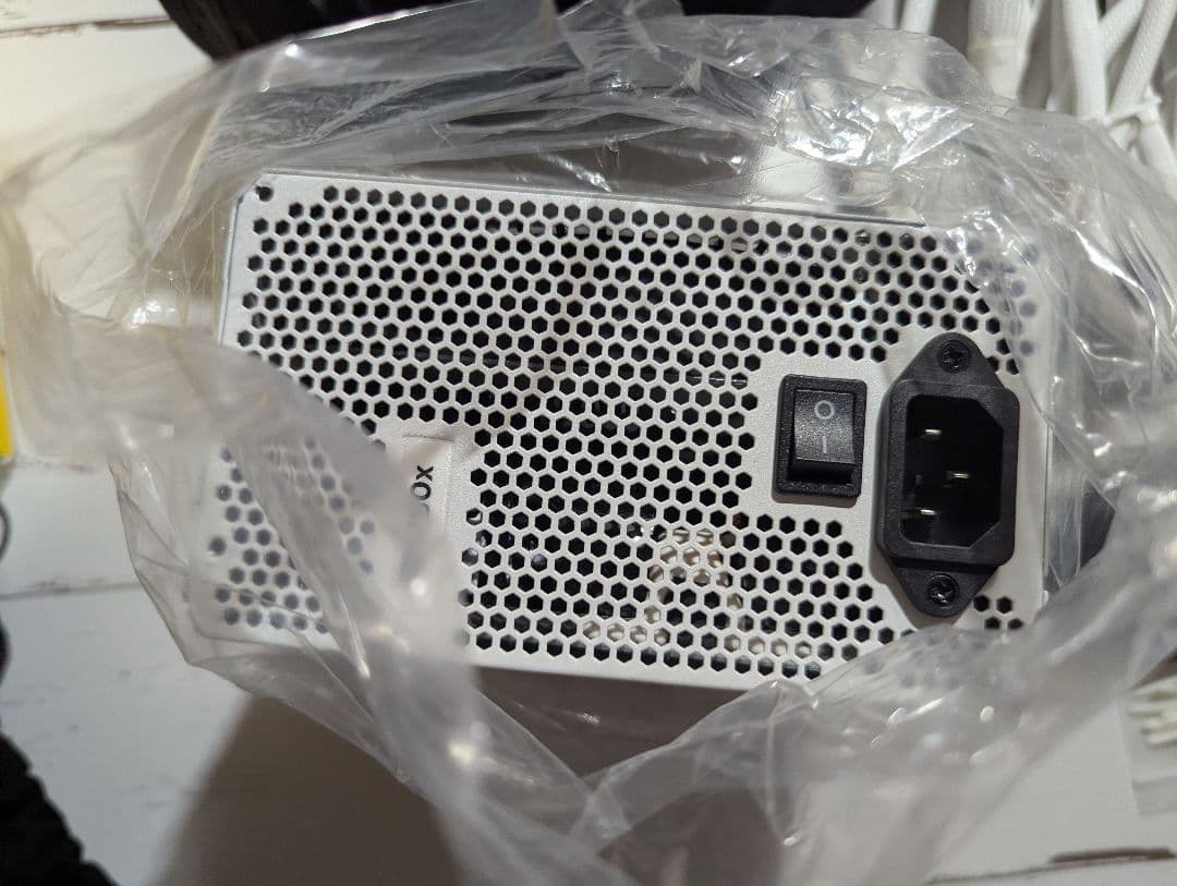 Corsair RM750x White 750W 電源ユニット ホワイト 美品 Corsair RM750x White 750W 電源ユニット ホワイト 美品