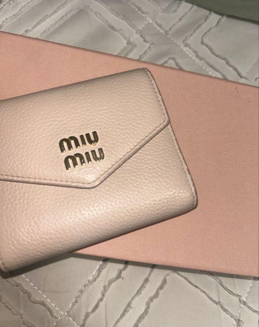 MIU MIU ピンクベージュ ロゴ三つ折り財布