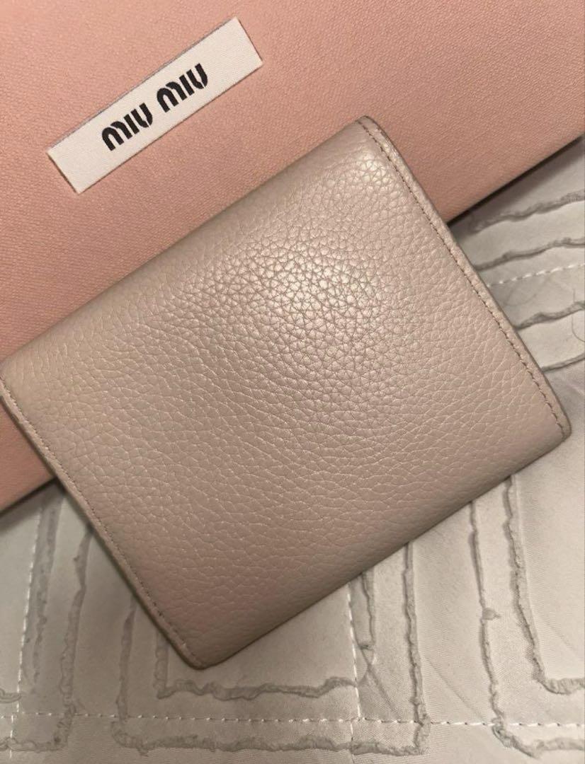MIU MIU ピンクベージュ ロゴ三つ折り財布