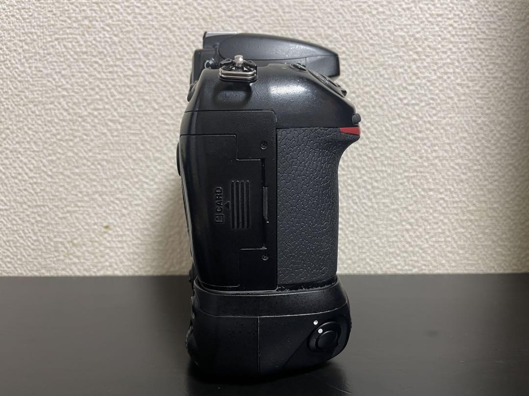 ピ*p様 Nikon D800 MB-D12付き 撮影可能ですが不具合あり
