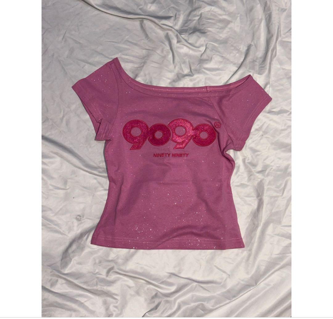 9090 girl Logo Off Shoulder Glitter Tee 6,632円