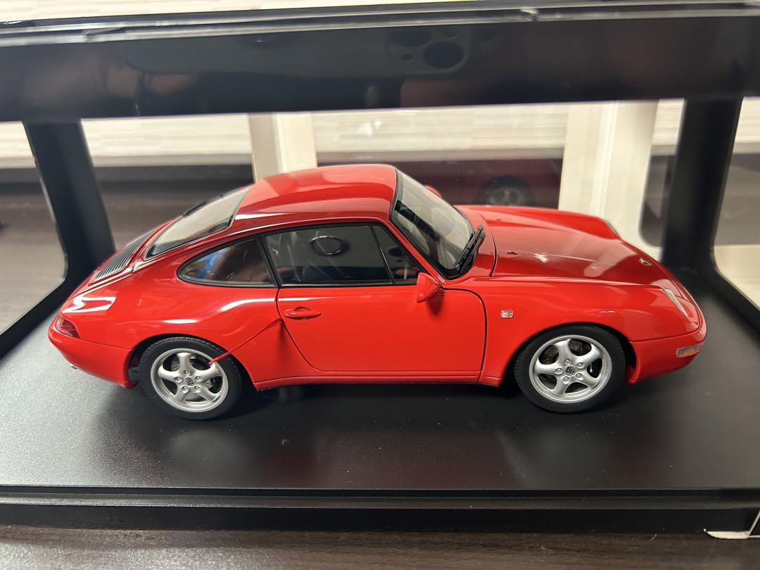 【安心発送】 (993) ポルシェ911 ユング様オートアート Carrera 赤 1:18 ミニカー