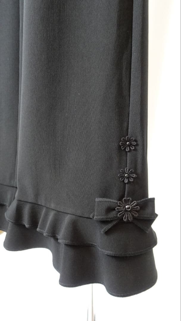 ⭐️最新作【新品】 スーパービューティー裾フリルリボンストレッチ素材パンツ44