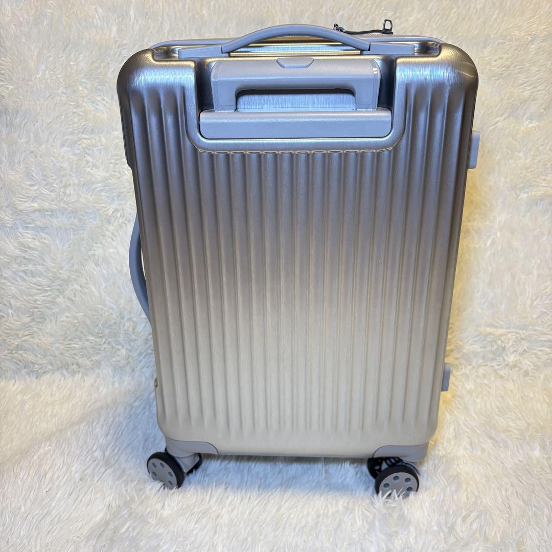 バッグ NEW ERA WHEEL CARRY CASE SMALL SILVER