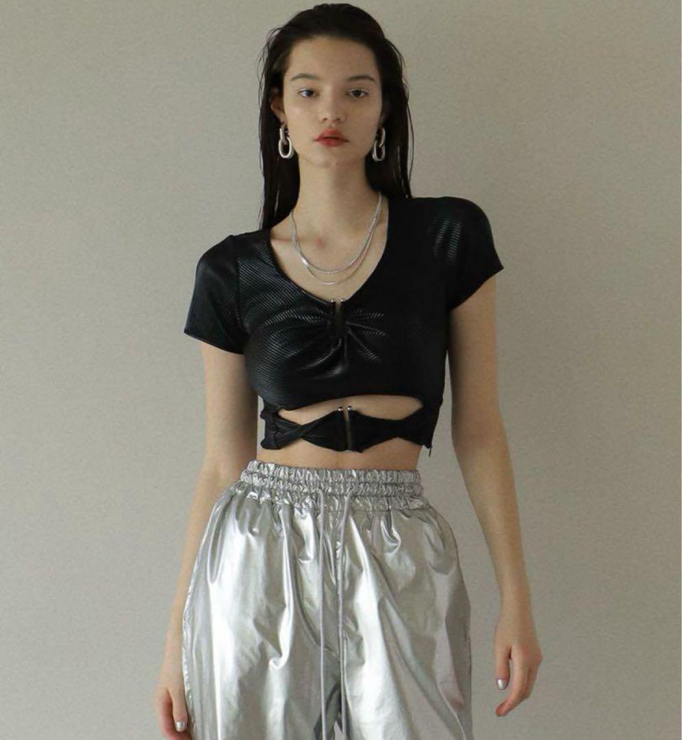 melt the lady / twist cropped tops