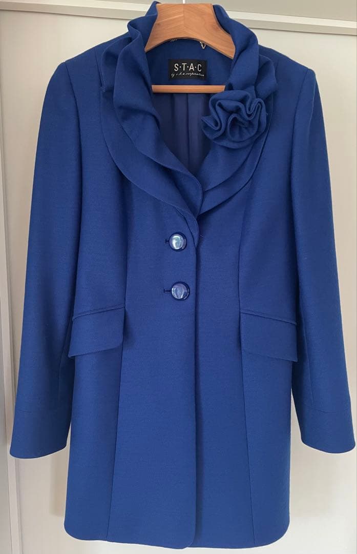 銀座マギー S.T.A.C. フリル付き青ジャケット