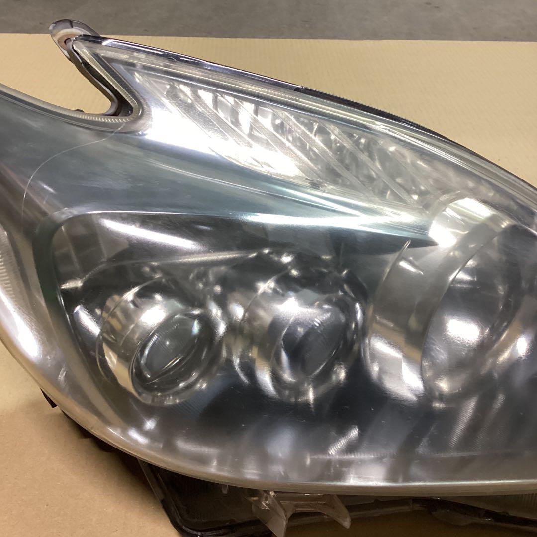 ZVW30 プリウス 右ヘッドライト　LED KOITO47-30