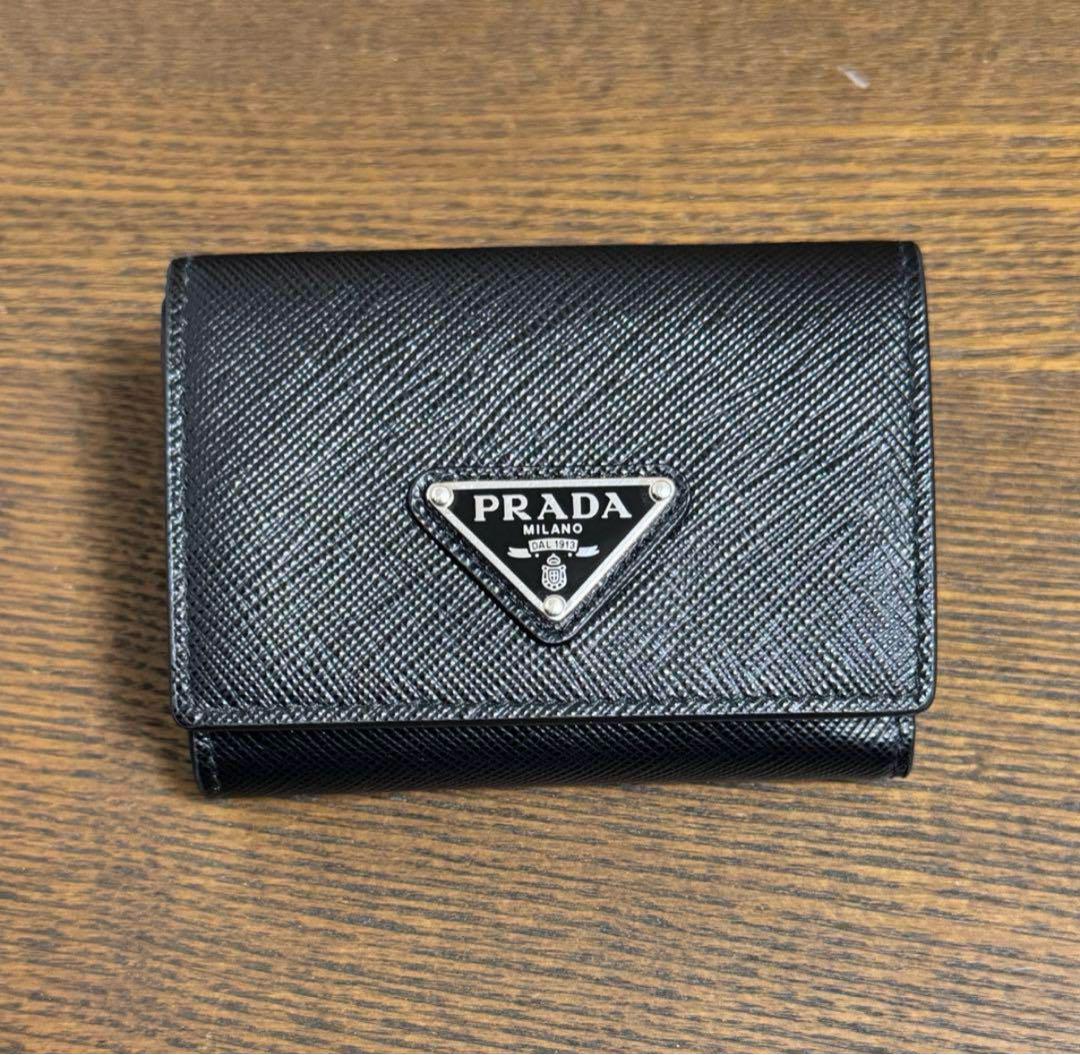 美品⭐️RFID内蔵 PRADA プラダ サフィアーノ 財布 トライアングル 美品✨】プラダ サフィアーノトライアングル 財布 RFID - メルカリ