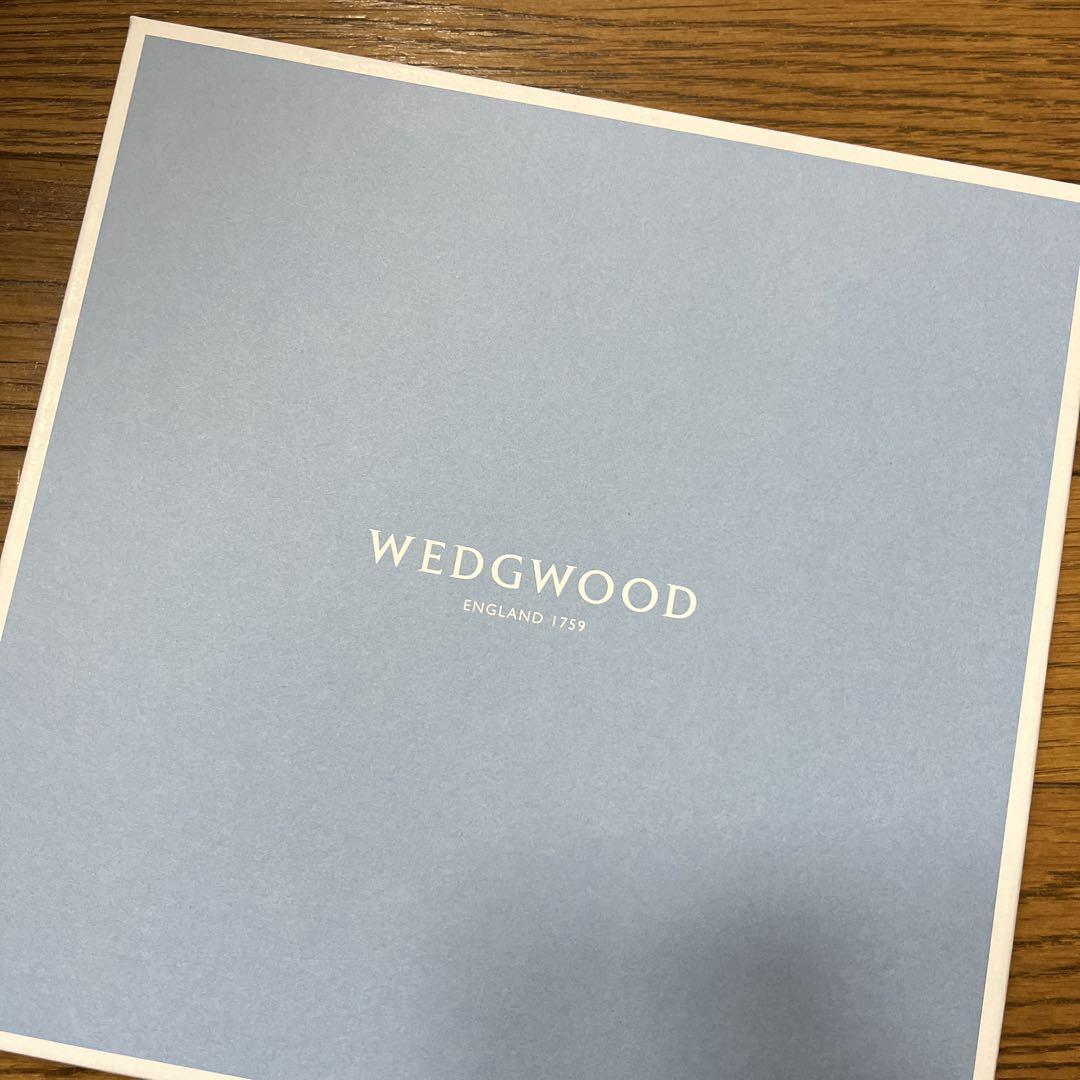 Wedgwood ☆花と鳥のデザイン皿2枚セット