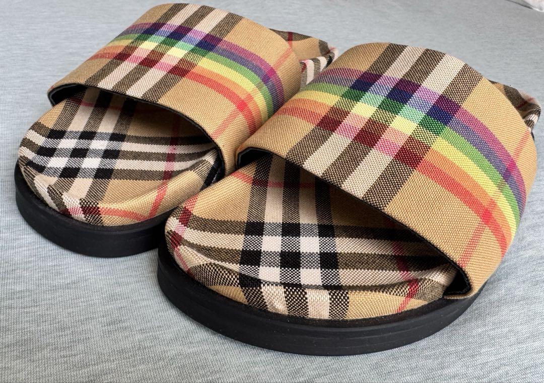 BURBERRY チェック柄スライドサンダル