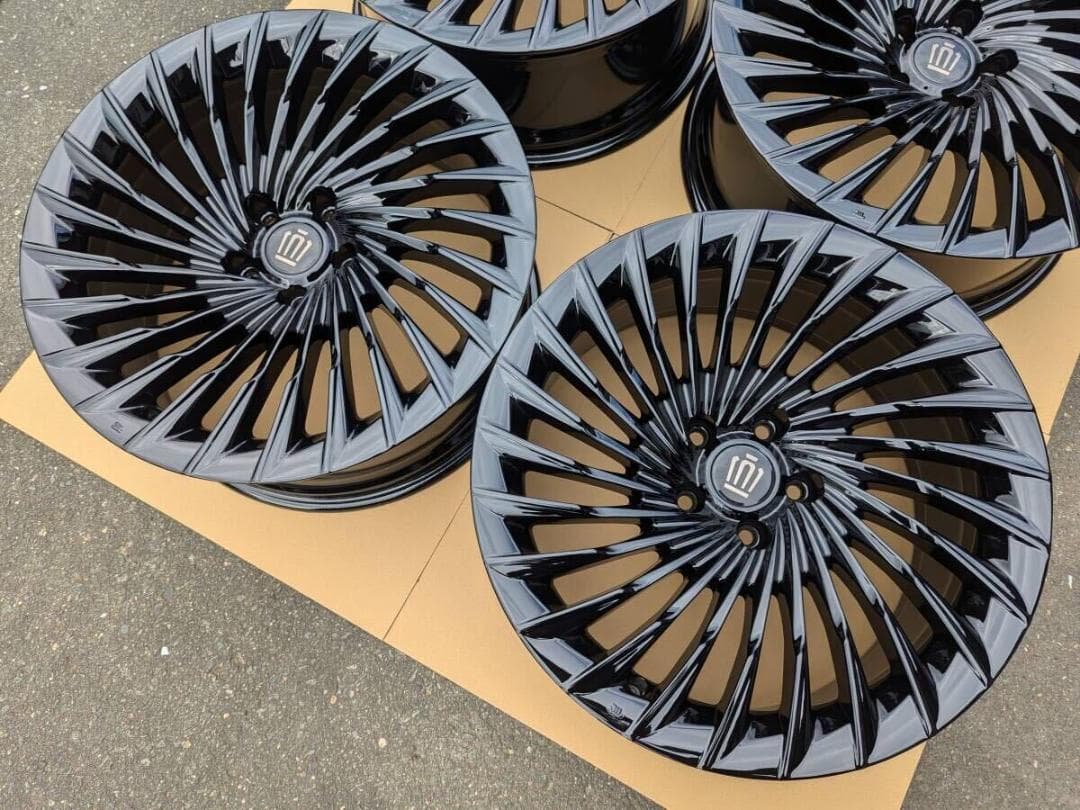 ★ トヨタ★クラウンセダン★現行★純正★アルミホイール★20インチ★傷あり★ ☆ トヨタ☆クラウンセダン☆現行☆純正☆アルミホイール☆20