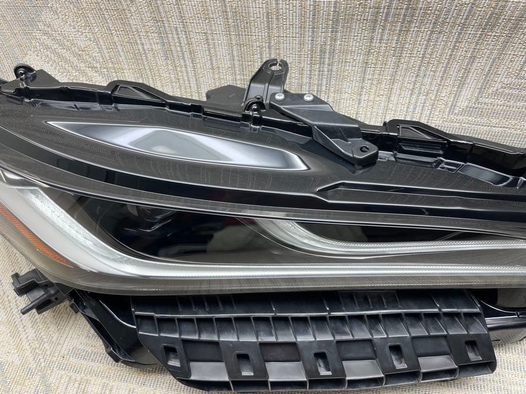 ハリアーハイブリッドMXUA80AXUH80 右ライトKOITO 48-233 ハリアーハイブリッドMXUA80AXUH80 右ライトKOITO 48-233