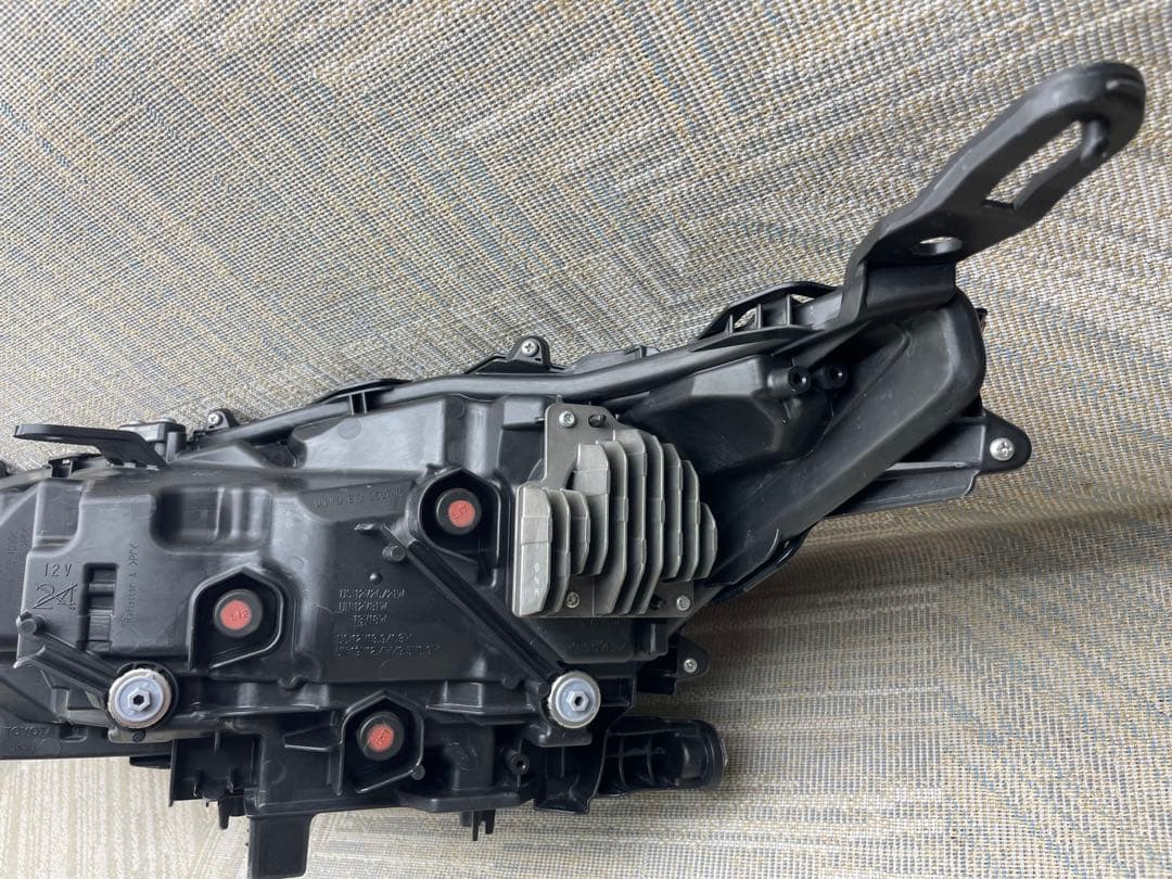 ハリアーハイブリッドMXUA80AXUH80 右ライトKOITO 48-233 ハリアーハイブリッドMXUA80AXUH80 右ライトKOITO 48-233