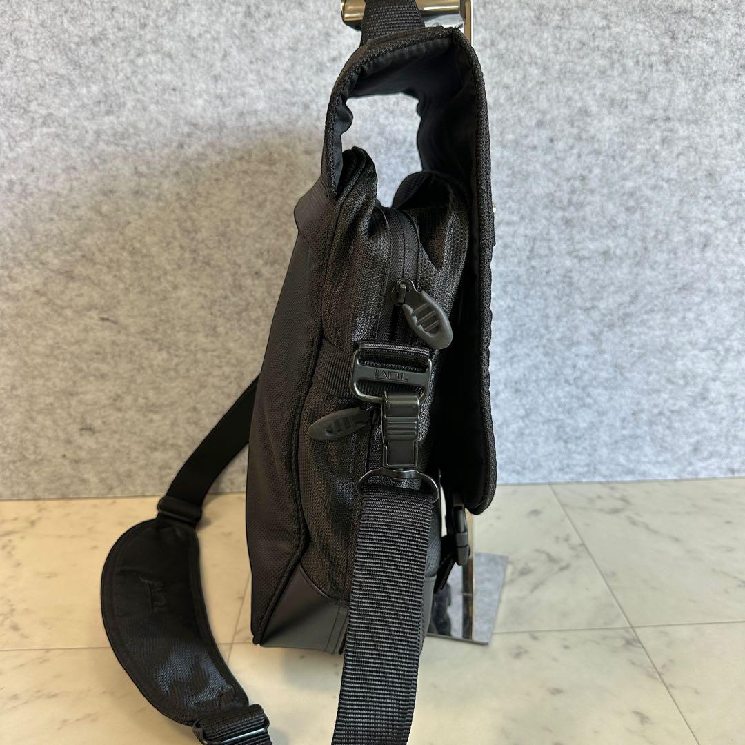 【極美品】 TUMI ショルダーバッグ メッセンジャー 肩掛け レザー ナイロン