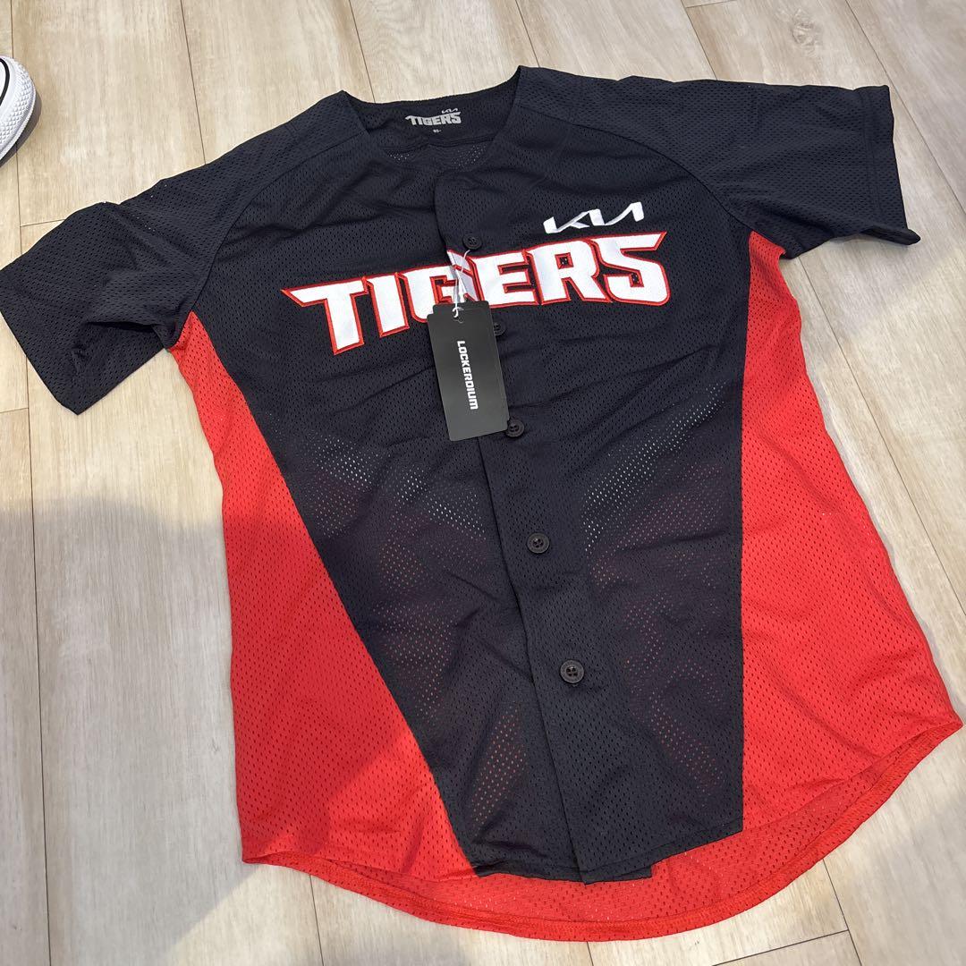 Tigers ユニフォーム 背番号8 SATO - メルカリ