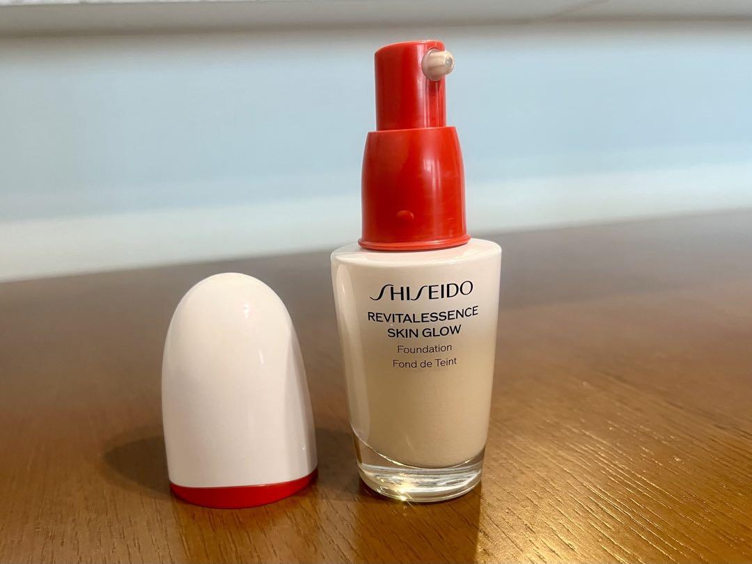 ファンデーション SHISEIDO REVITALESSENCE SKIN GLOW 220