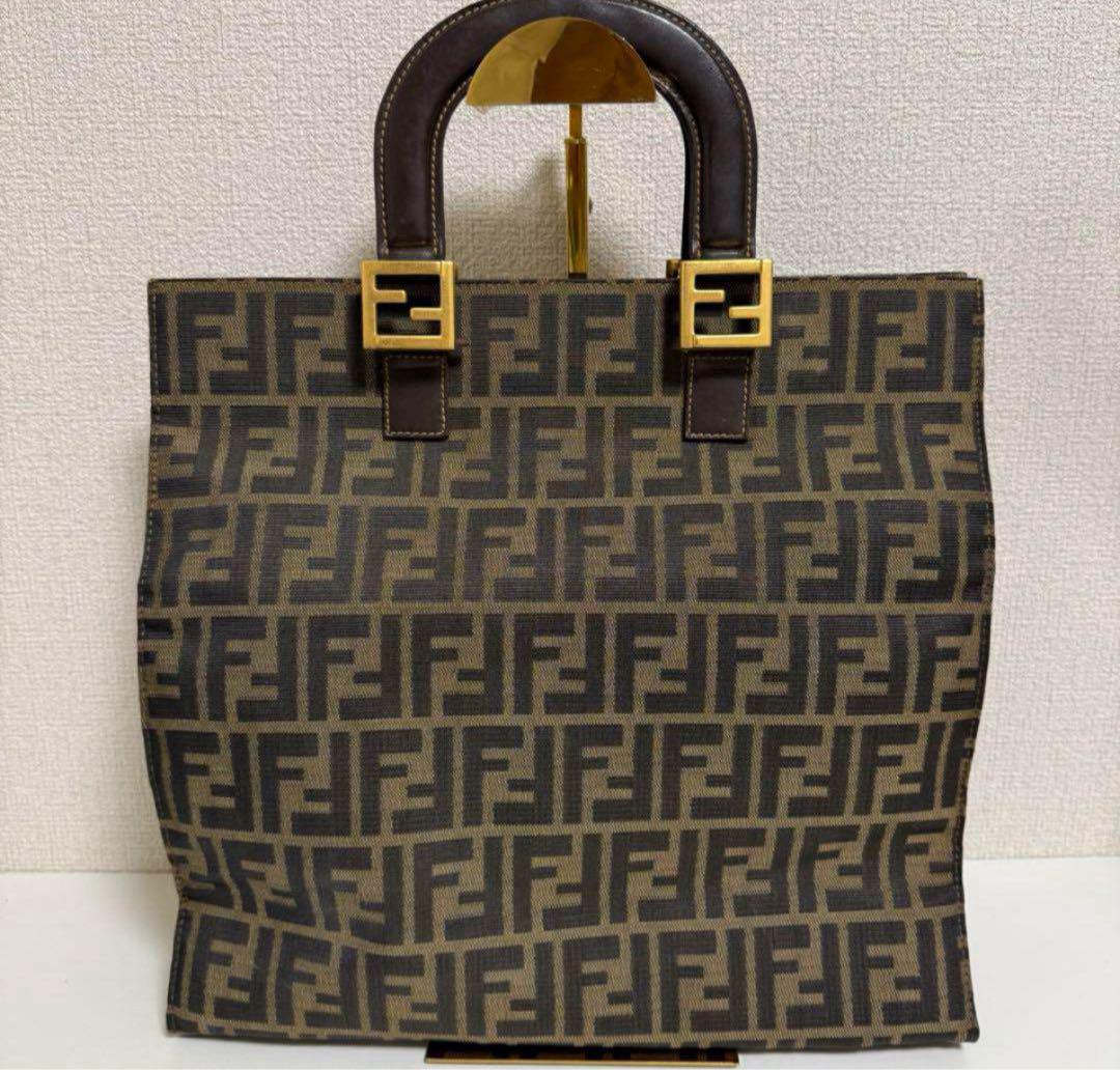 FENDI ズッカ柄　FFロゴ　ハンドバッグ FENDI フェンディ ズッカ柄 ハンドバッグ FFロゴ - メルカリ