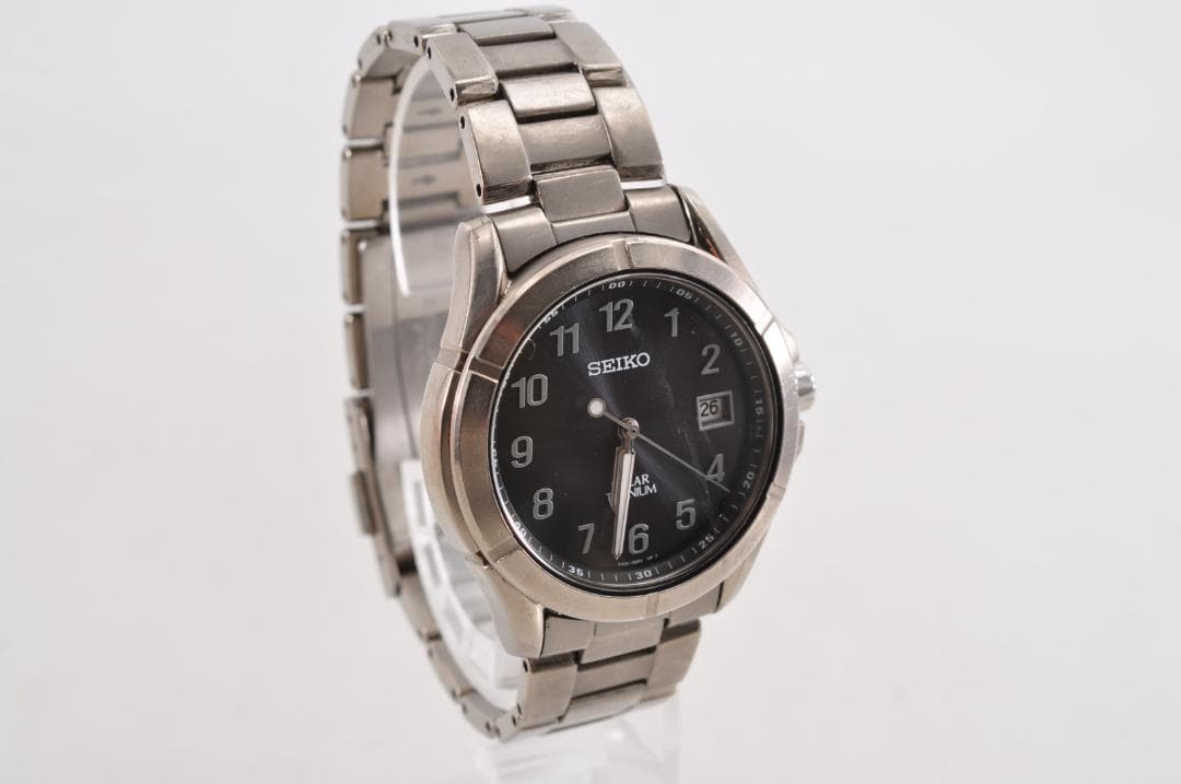 SEIKO　セイコー　V145-０AXO　ブラック　ソーラー　メンズ　チタン