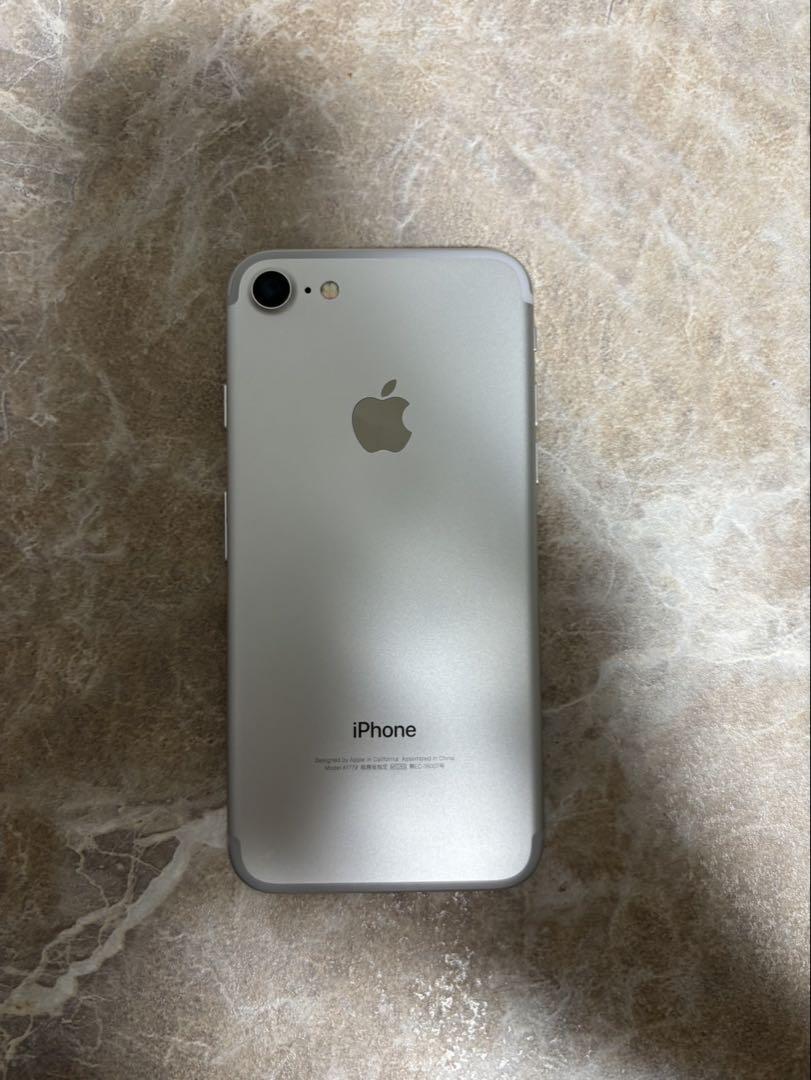 Apple iPhone 7 32GB シルバー 本体