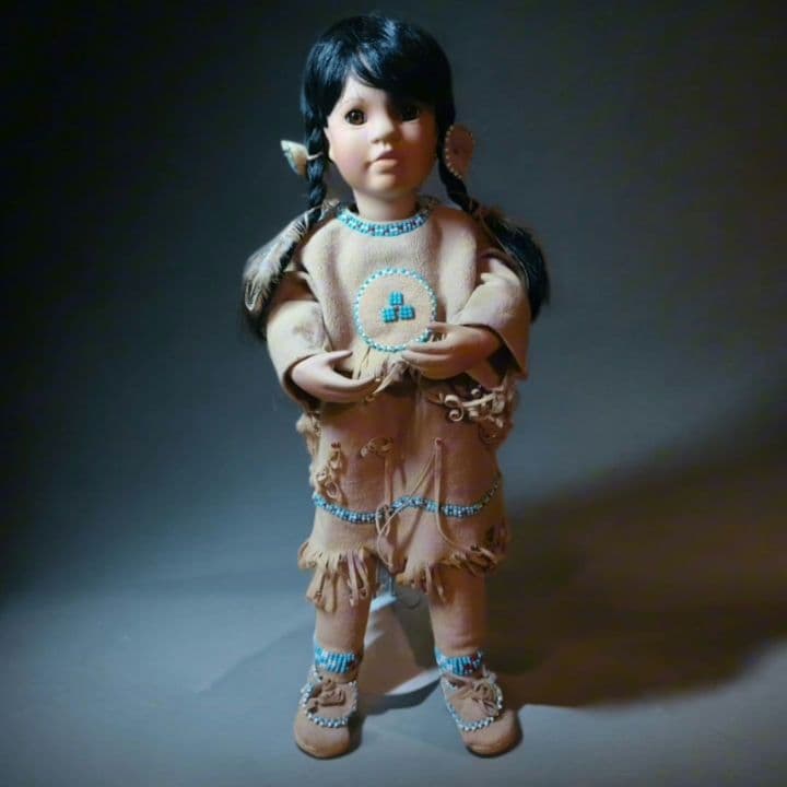 【座敷わらし】光で応える精霊のしるし│チョウピラコ宿るビスクドール