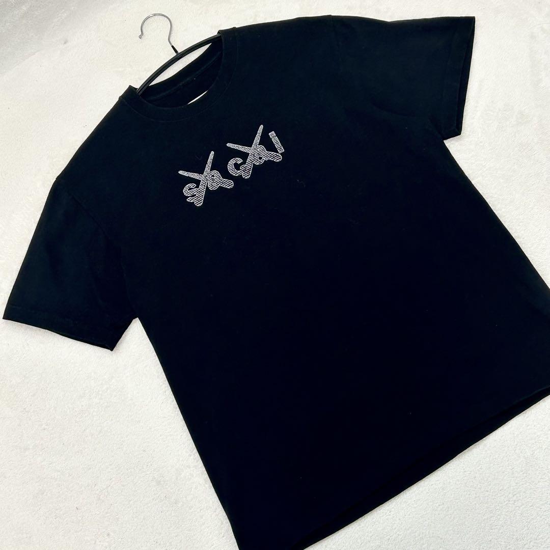 コラボ サカイ カウズ Tシャツ 半袖 コラボ センターロゴ - メルカリ
