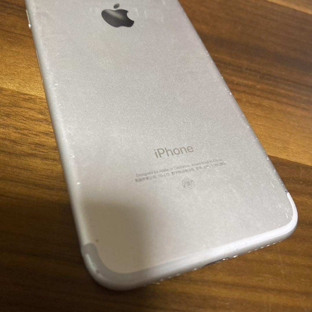 iPhone 7 シルバー 本体 携帯電話本体