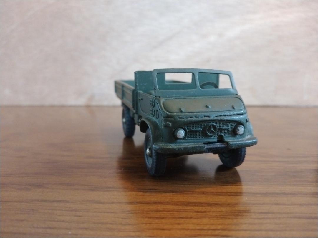 DINKY TOYSベンツ軍用トラック821