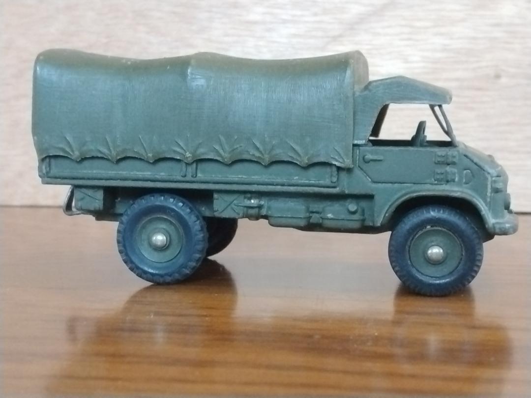 DINKY TOYSベンツ軍用トラック821