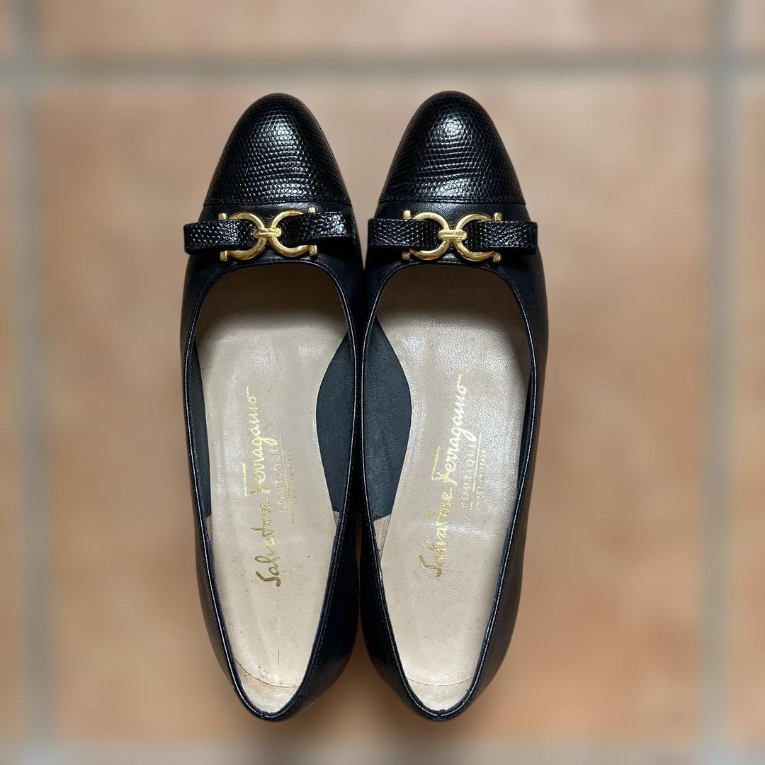 Salvatore Ferragamo ネイビーシューズ - メルカリ