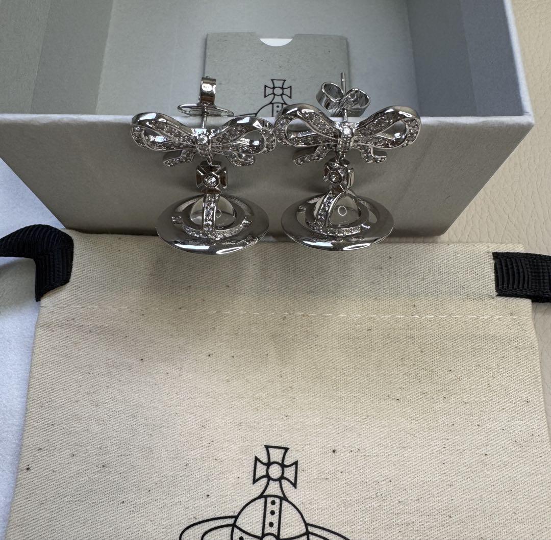 Vivienne Westwood 新作リボンオーブピアス - メルカリ