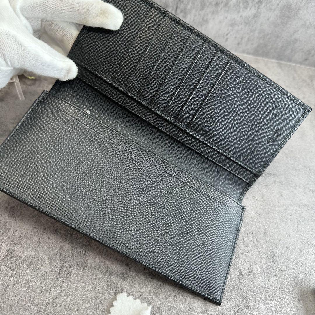 新品 PRADA 長財布 三角ロゴ サフィアーノレザー ブラック 二つ折り 新品 PRADA 長財布 三角ロゴ サフィアーノレザー ブラック 二つ折り