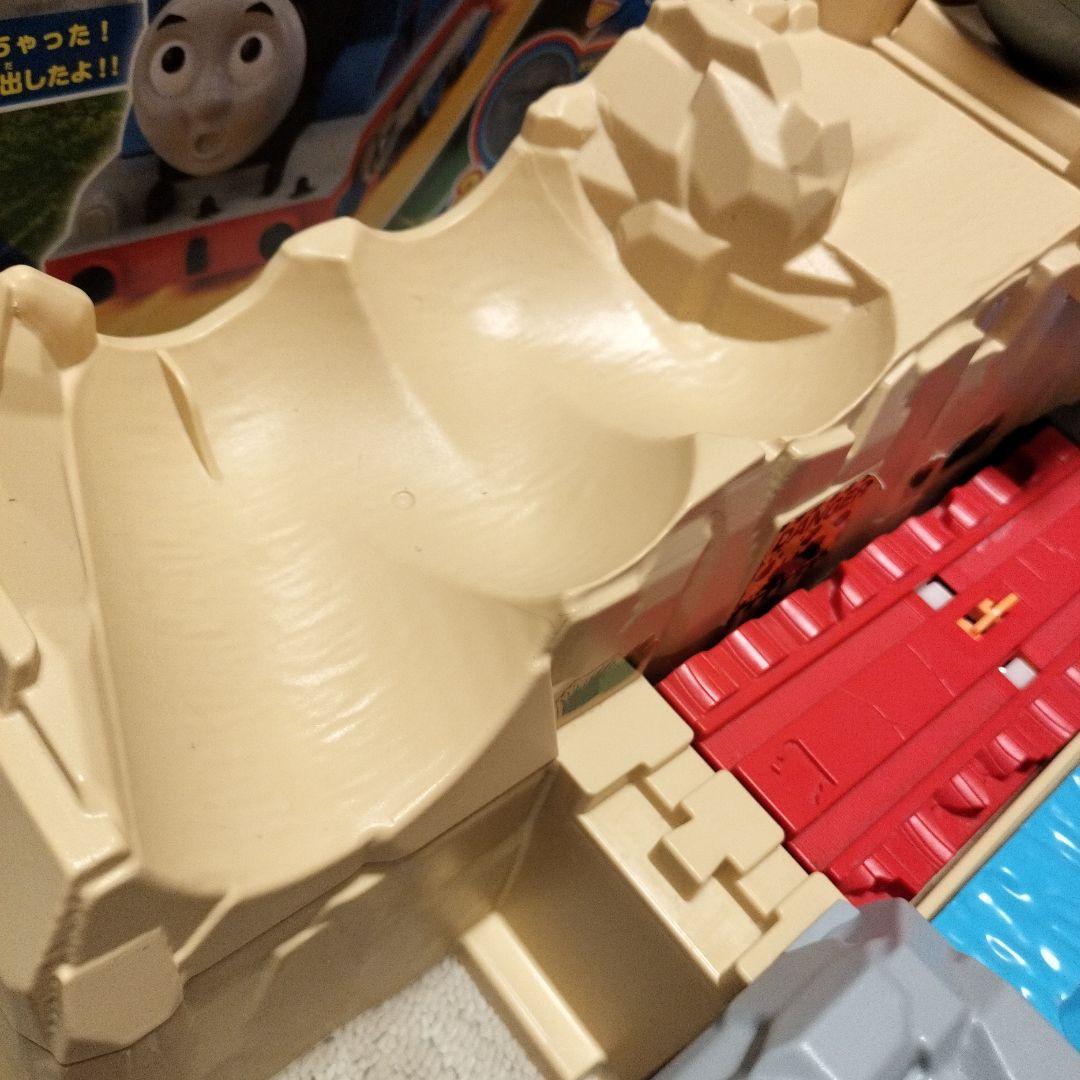プラレール にげろ！トーマス！ボルダーのゴロゴロ山セット