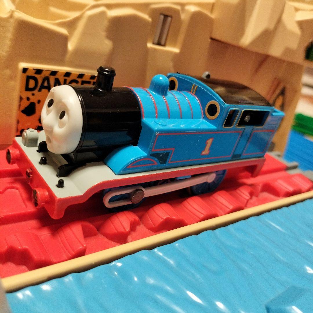 プラレール にげろ！トーマス！ボルダーのゴロゴロ山セット