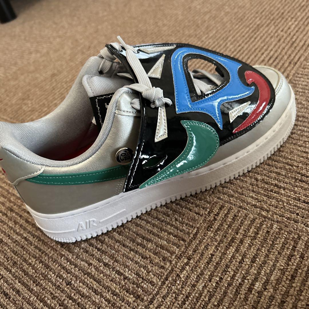 Nike ユニークデザインスニーカー